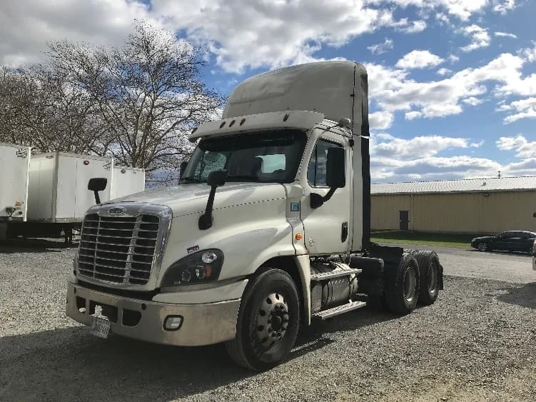2019 Freightliner Cascadia in Cleona, PA — photo 3