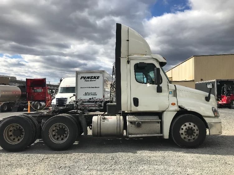 2019 Freightliner Cascadia in Cleona, PA — photo 8