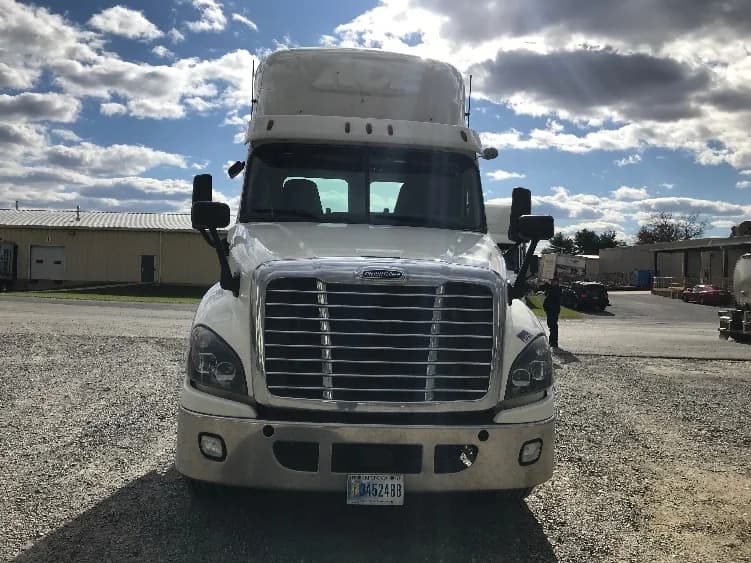 2019 Freightliner Cascadia in Cleona, PA — photo 2