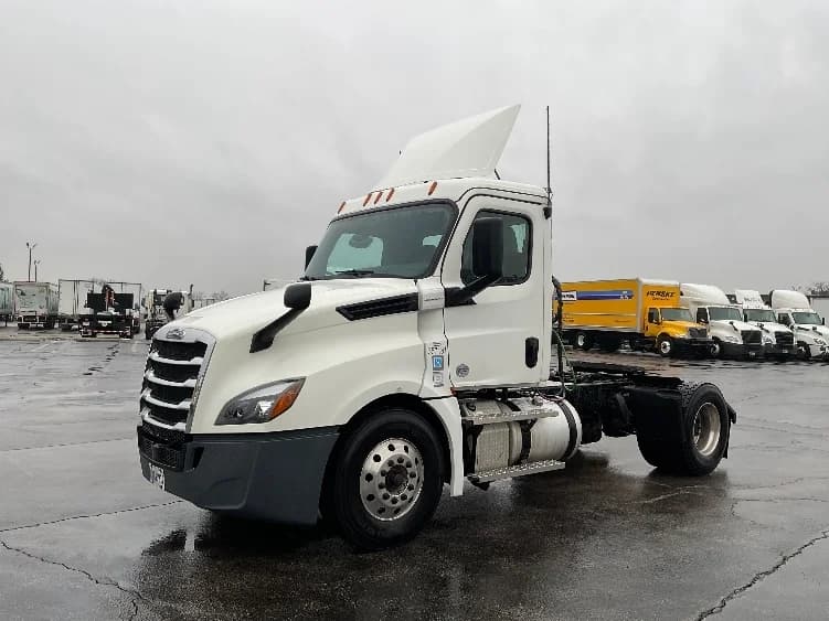 2020 Freightliner Cascadia in Middlefield, OH — photo 3