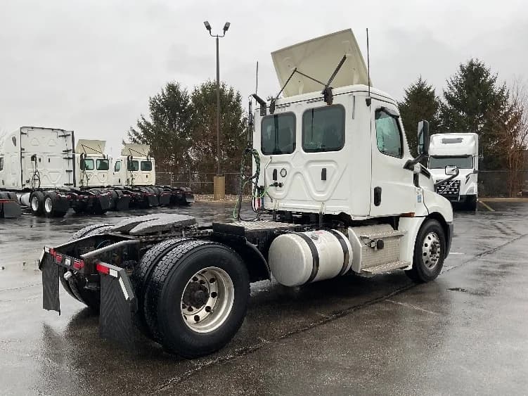 2020 Freightliner Cascadia in Middlefield, OH — photo 7