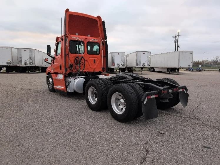 2020 Freightliner Cascadia in San Antonio, TX — photo 5