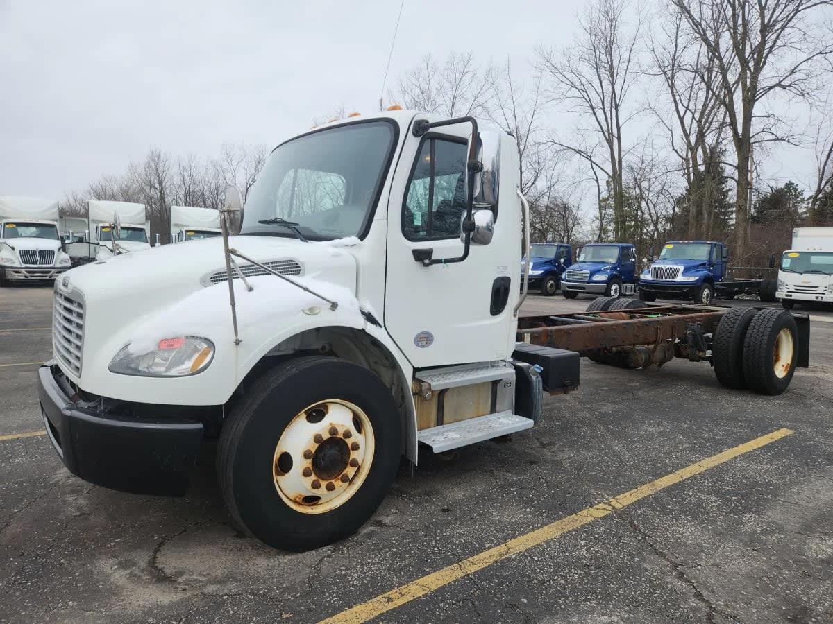 2017 Freightliner M2 106