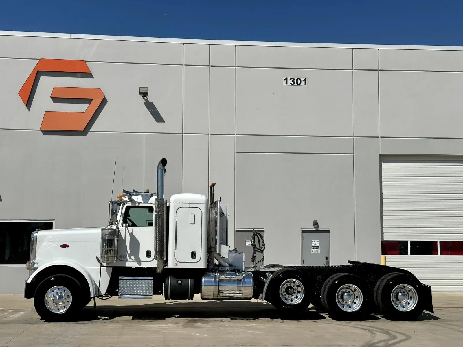 2016 Peterbilt 389 in Hutchins, TX — photo 4