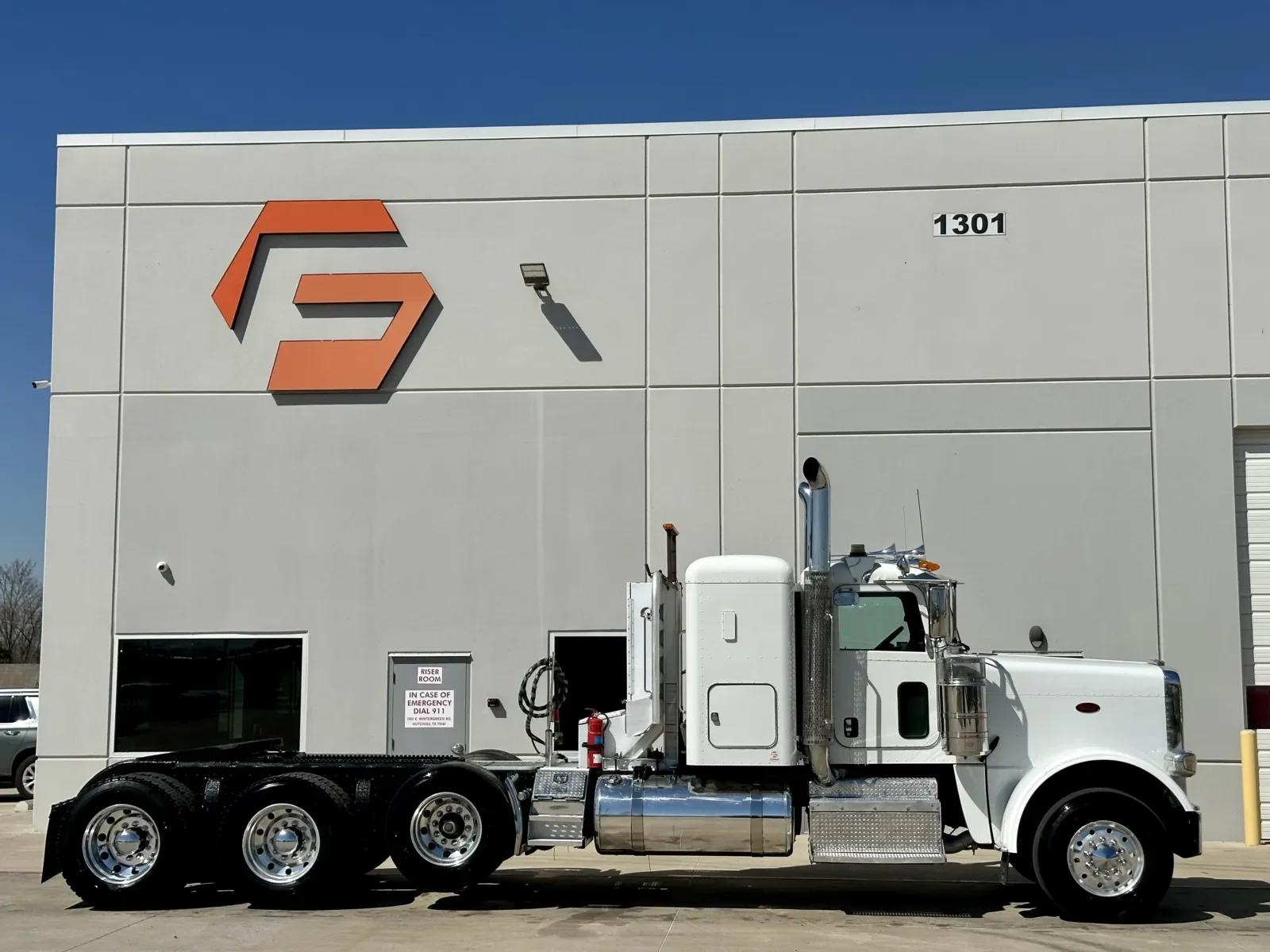 2016 Peterbilt 389 in Hutchins, TX — photo 3
