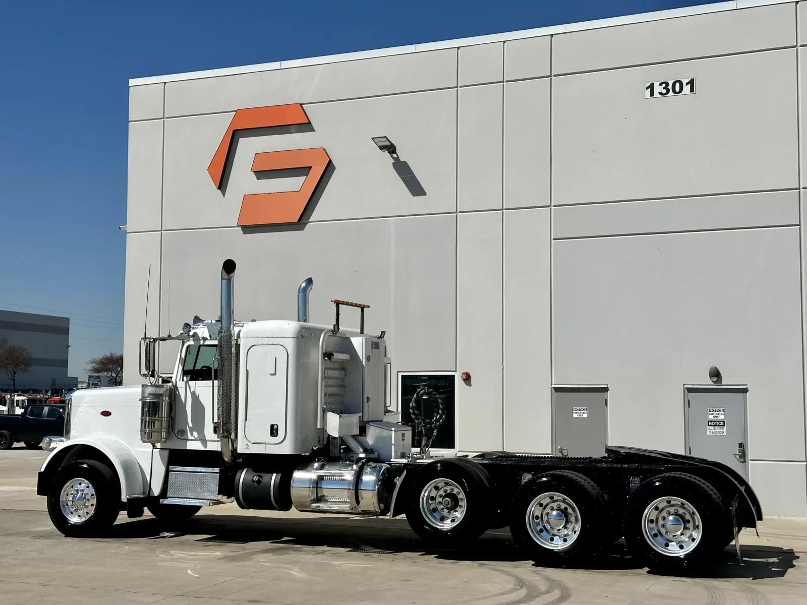 2016 Peterbilt 389 in Hutchins, TX — photo 6