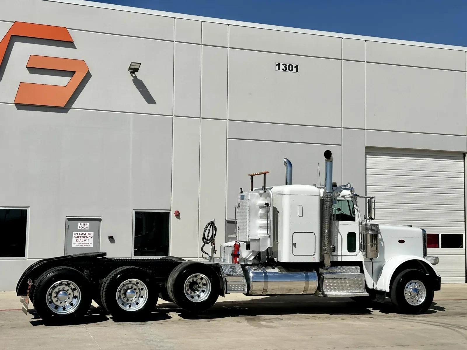2016 Peterbilt 389 in Hutchins, TX — photo 5
