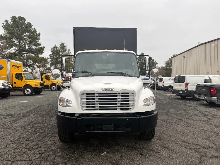 2022 Freightliner M2 106 in Manassas, VA — photo 2