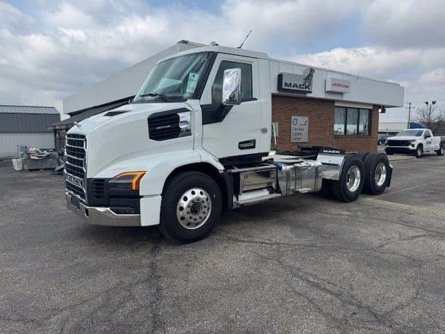 2027 Mack Anthem in London, OH — photo 2