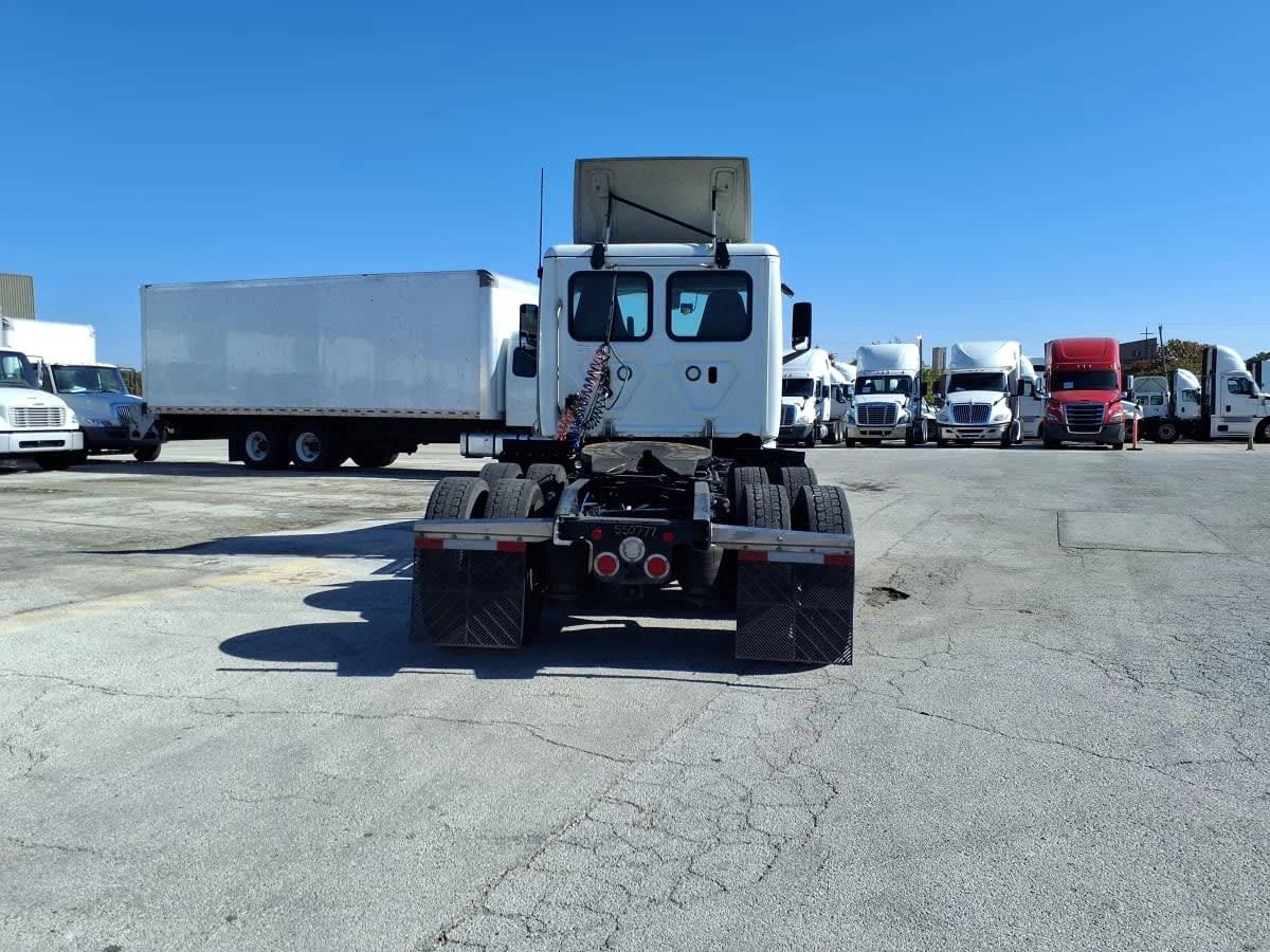 2022 Freightliner Cascadia in Fort Worth, TX — photo 5