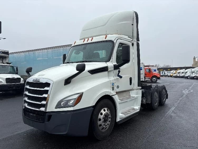 2019 Freightliner Cascadia in Indianapolis, IN — photo 3