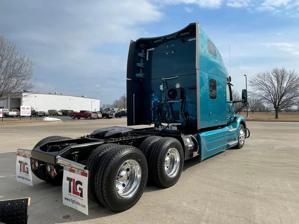 2023 Peterbilt 579 in Cincinnati, OH — photo 5