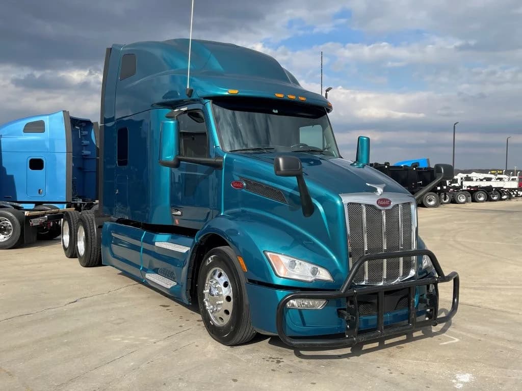2023 Peterbilt 579 in Cincinnati, OH — photo 7