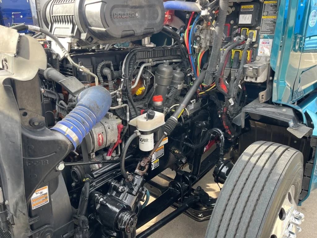 2023 Peterbilt 579 in Cincinnati, OH — photo 9