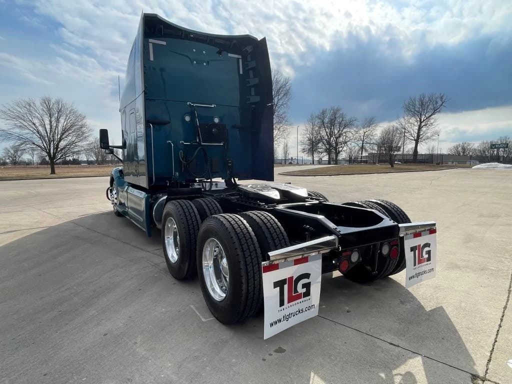 2023 Peterbilt 579 in Cincinnati, OH — photo 3
