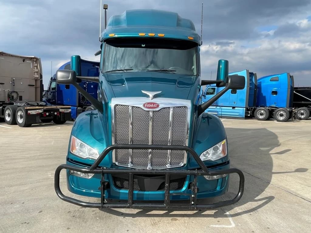2023 Peterbilt 579 in Cincinnati, OH — photo 8