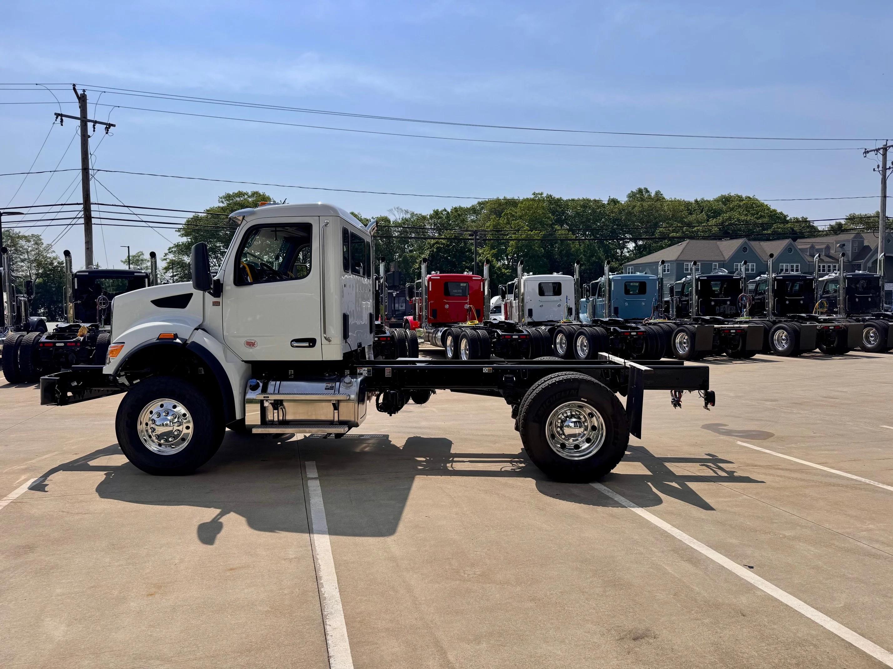 2025 Peterbilt 548 in North Haven, CT — photo 4