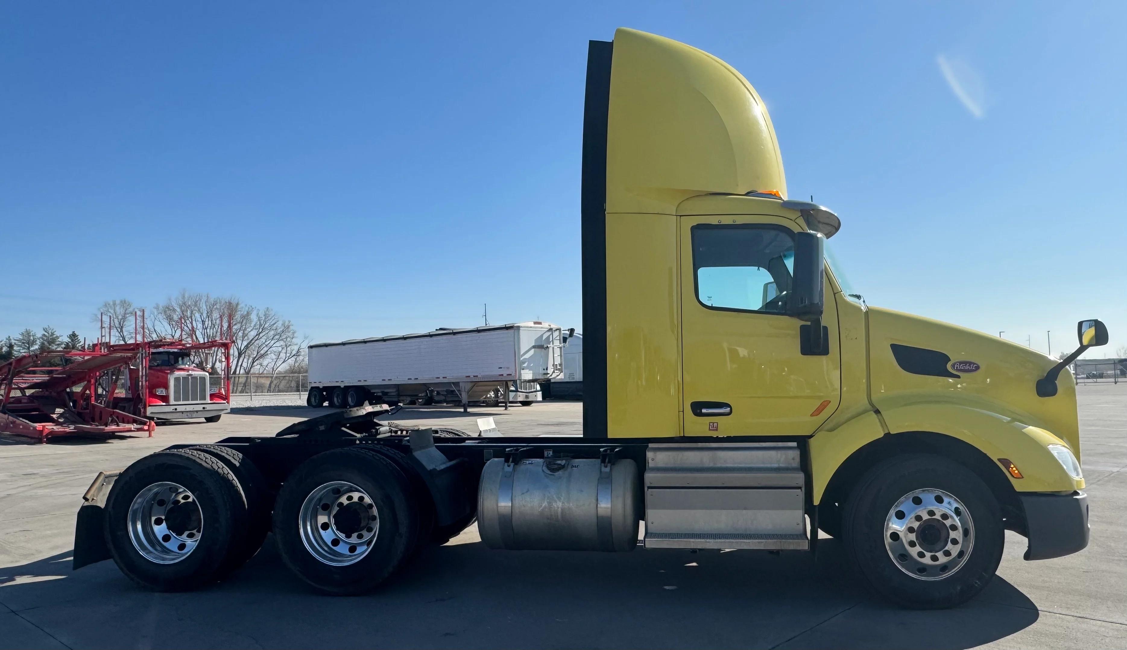 2021 Peterbilt 579 in City — photo 3