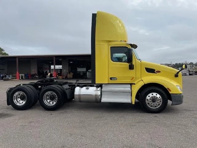 2021 Peterbilt 579 in Tampa, FL — photo 7