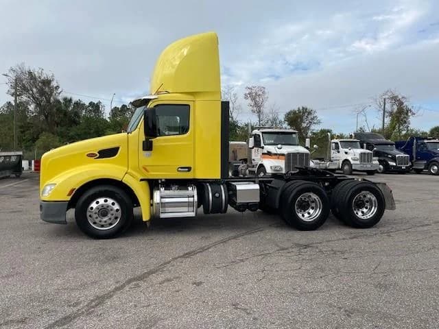 2021 Peterbilt 579 in Tampa, FL — photo 3