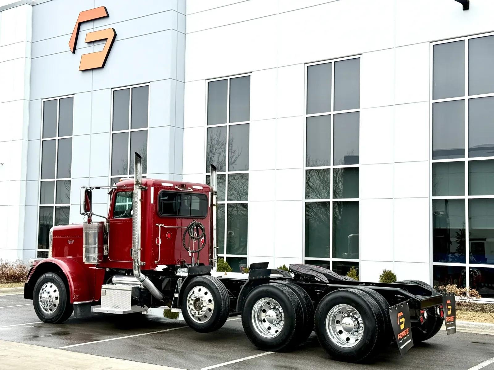 2017 Peterbilt 389 in New Lenox, IL — photo 6