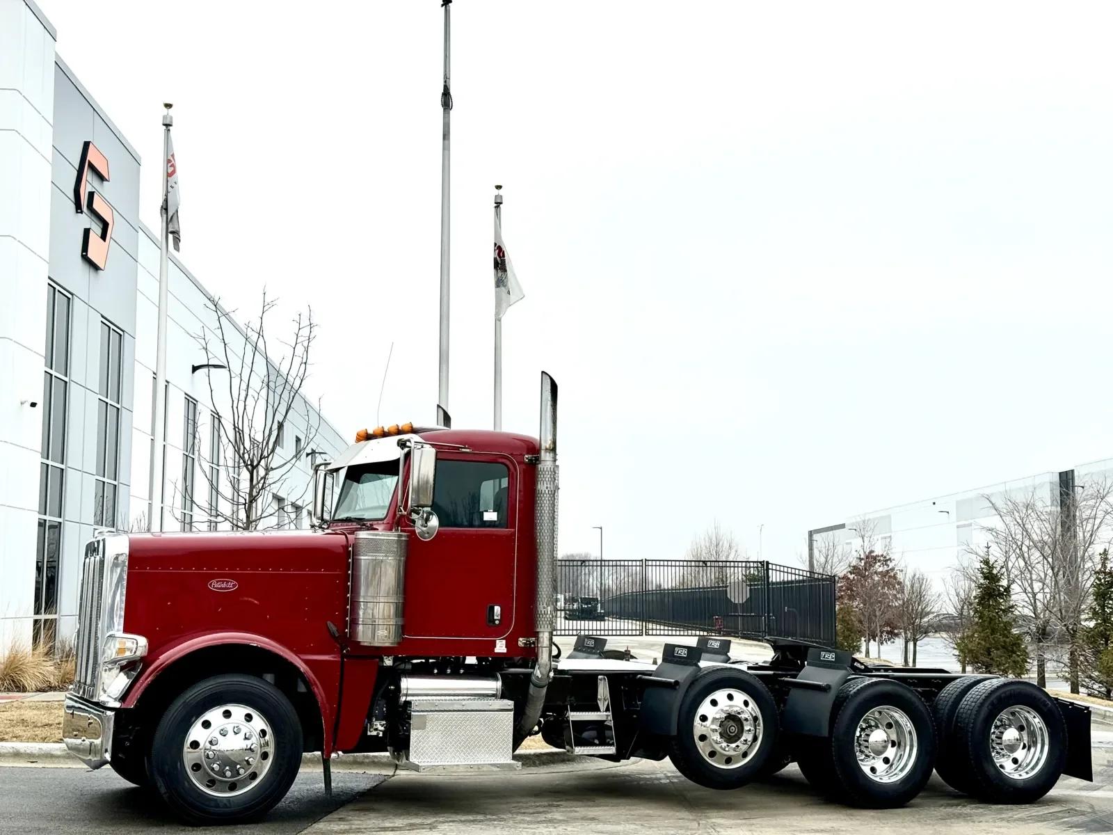 2017 Peterbilt 389