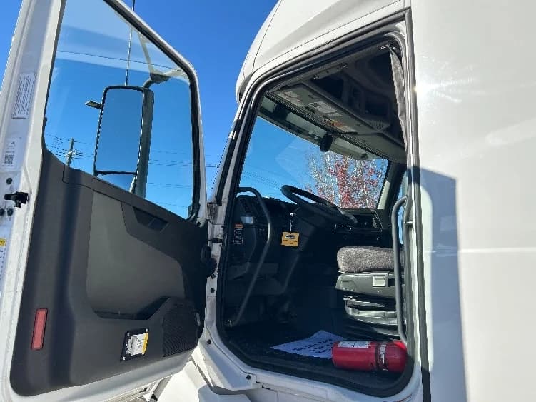 2022 Volvo VNL 760 in Lafayette, LA — photo 9