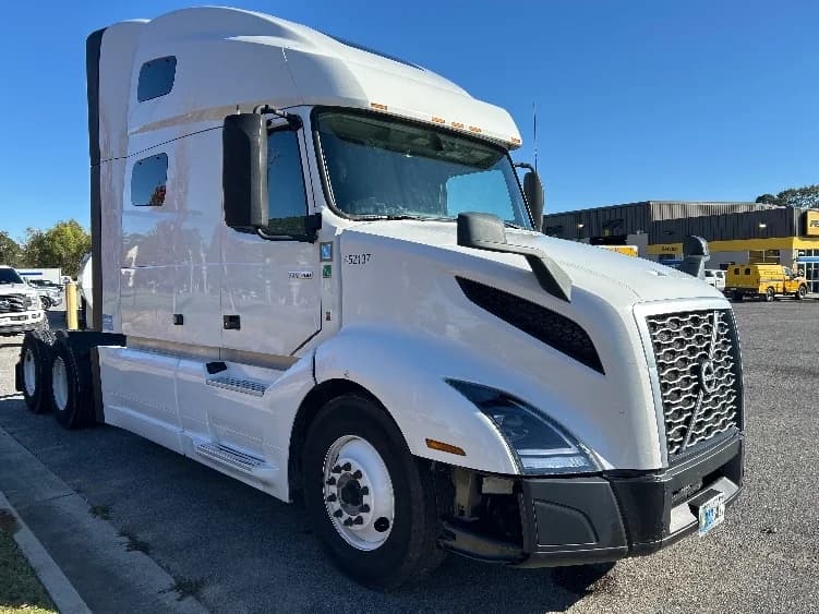 2022 Volvo VNL 760