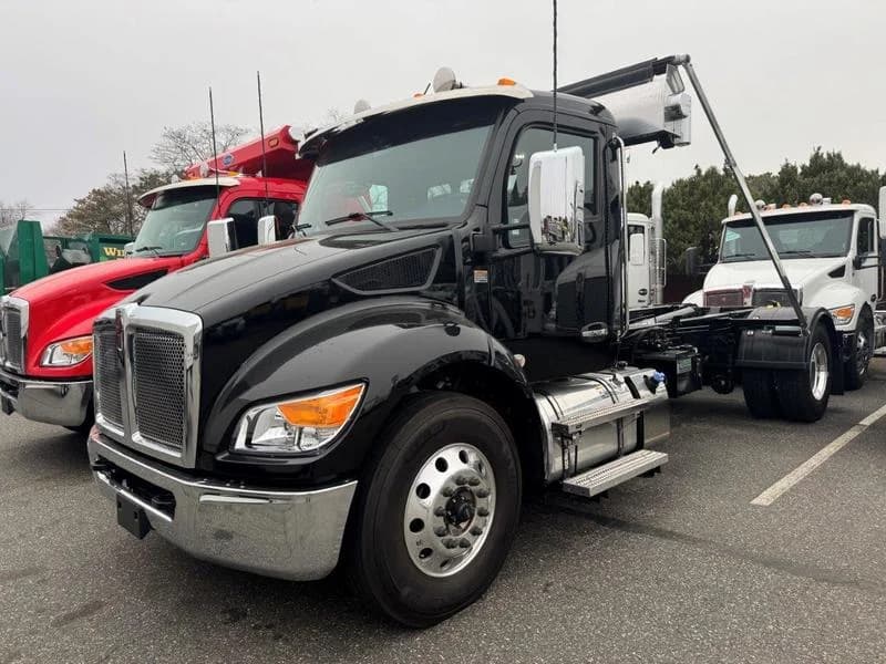 2025 Kenworth T280