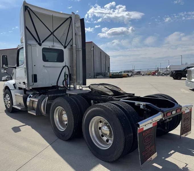 2025 Peterbilt 579 in GRETNA, NE — photo 7