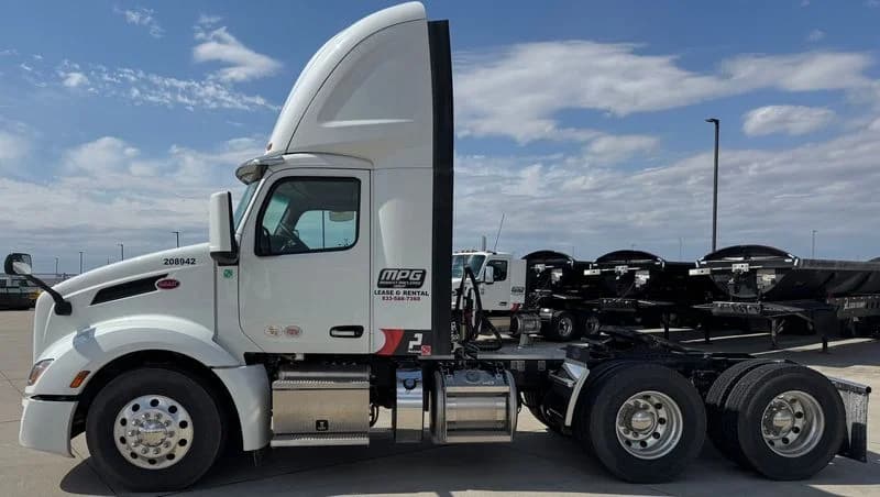 2025 Peterbilt 579 in GRETNA, NE — photo 8