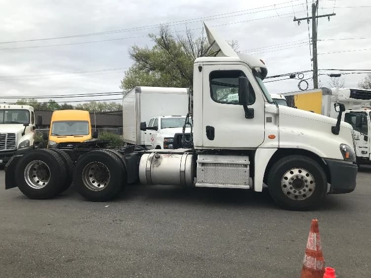 2018 Freightliner Cascadia in Baltimore, MD — photo 8