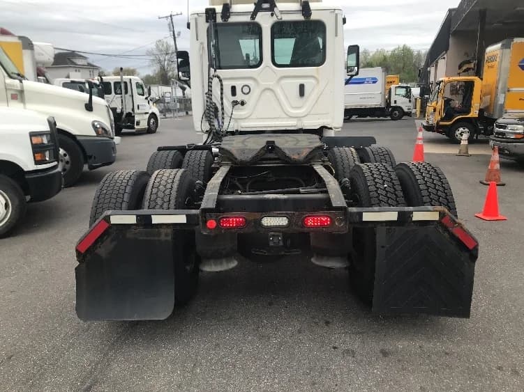2018 Freightliner Cascadia in Baltimore, MD — photo 6