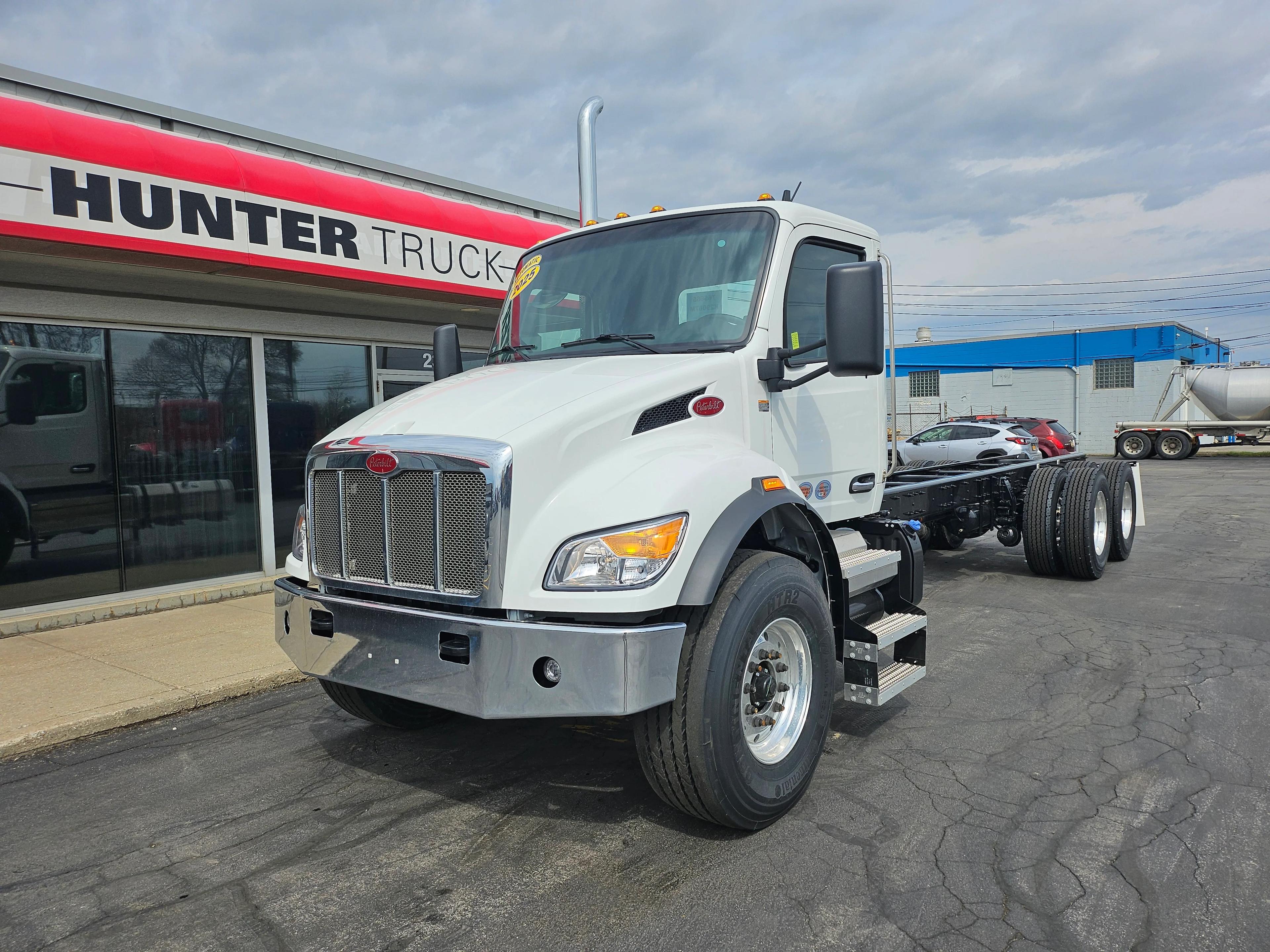 2025 Peterbilt 548