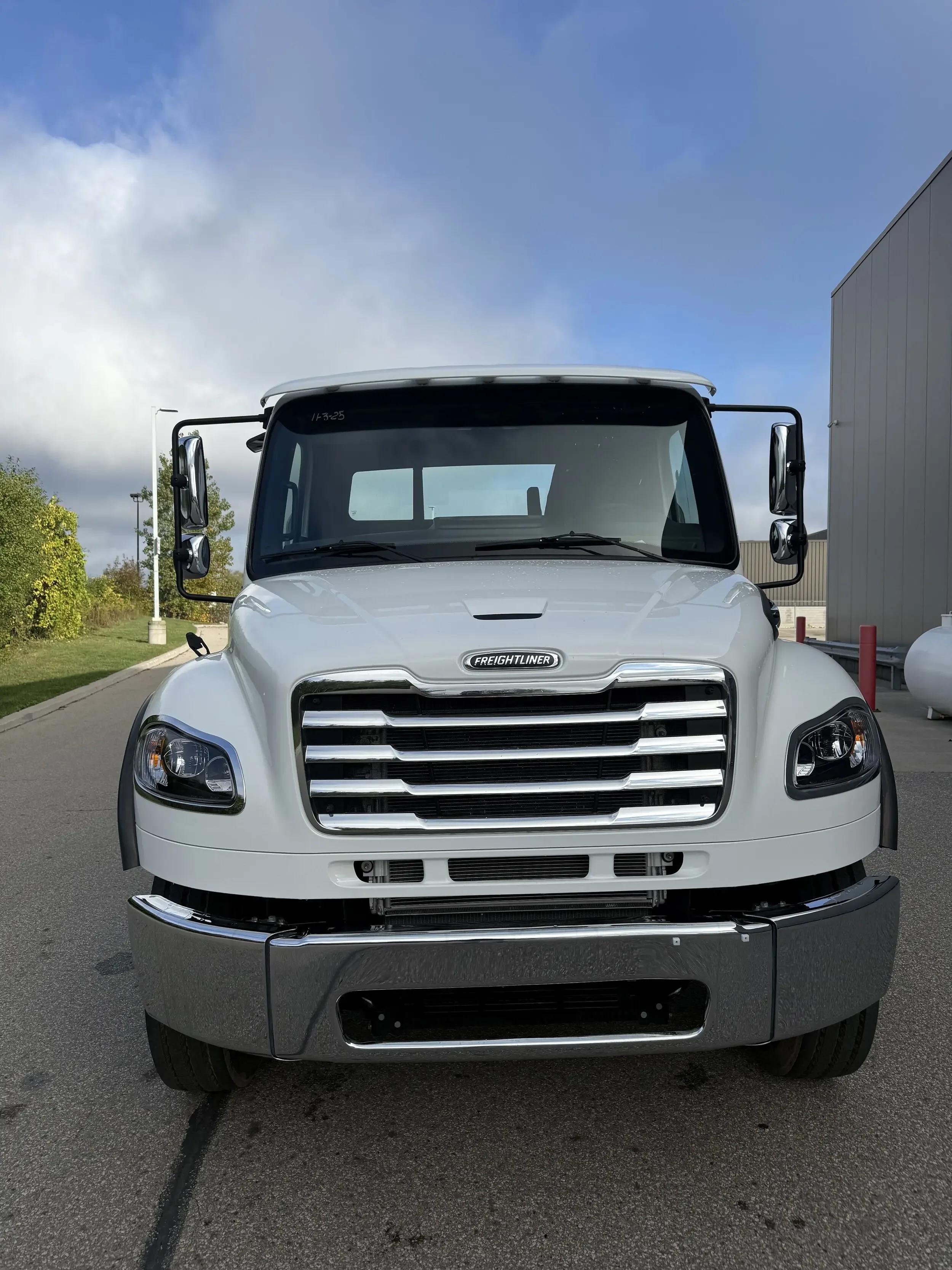 2026 Freightliner M2 106 in Cambridge, ON — photo 3