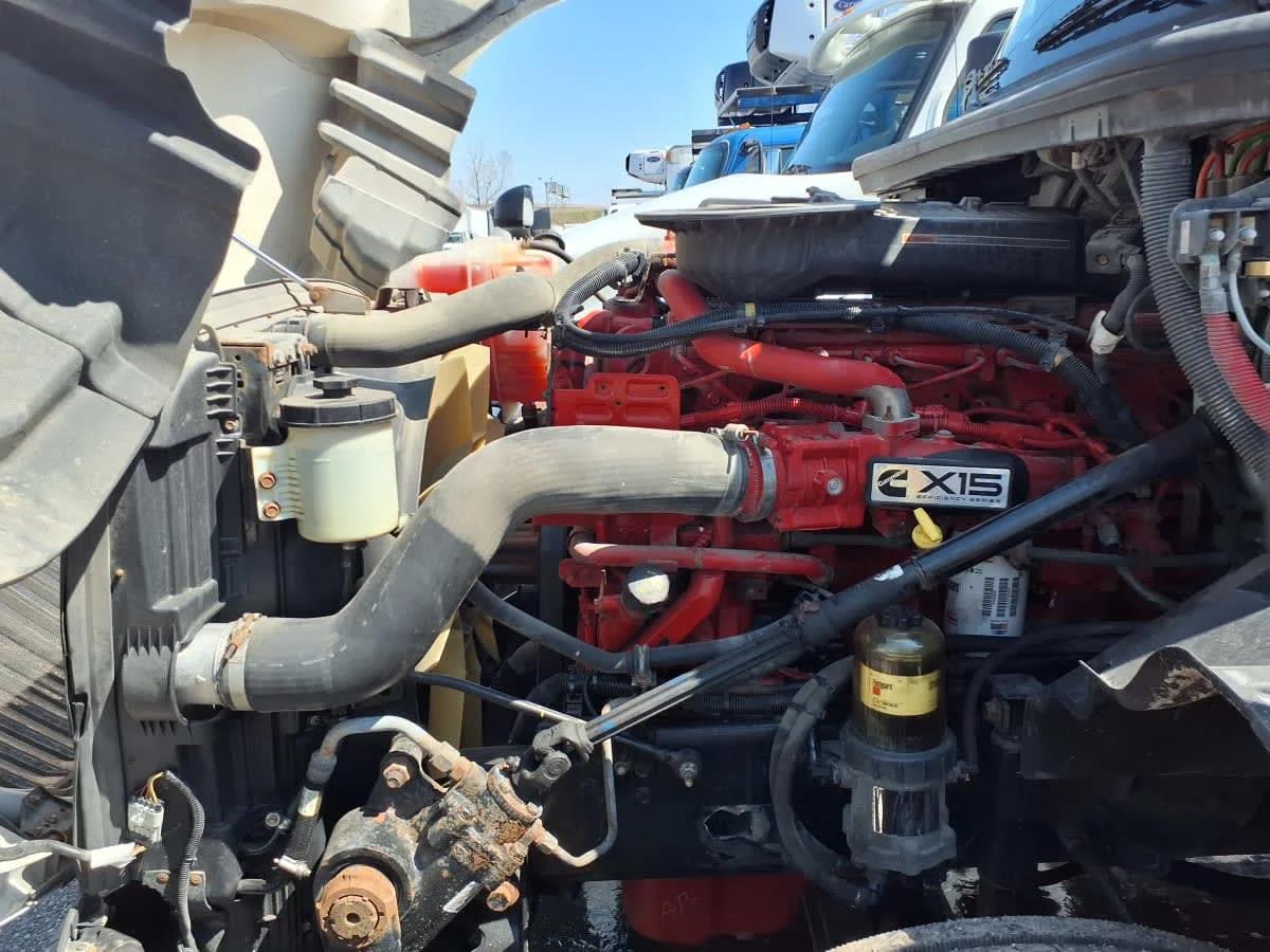 2018 International LT in Taylor, MI — photo 9