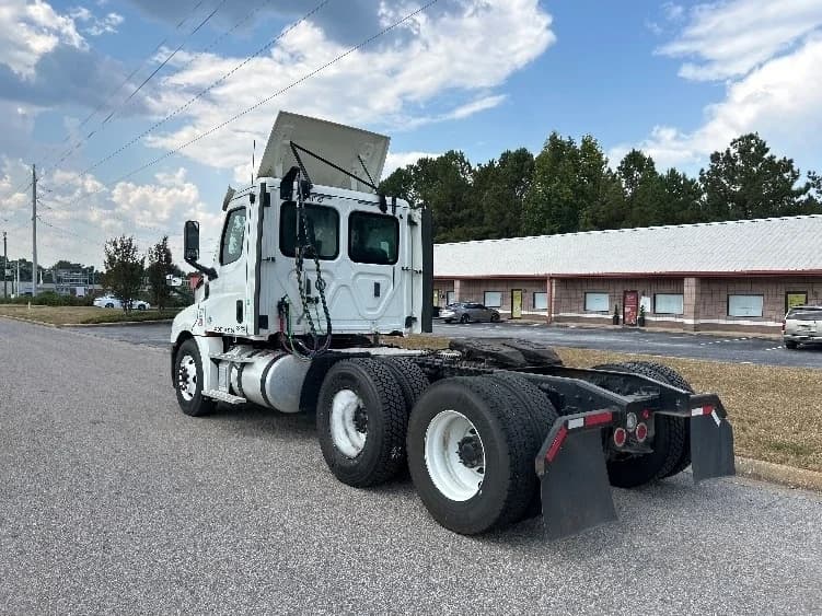 2018 Freightliner Cascadia in Tuscaloosa, AL — photo 5
