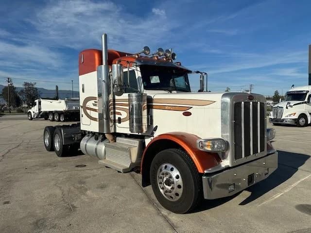 2019 Peterbilt 389 — photo 14