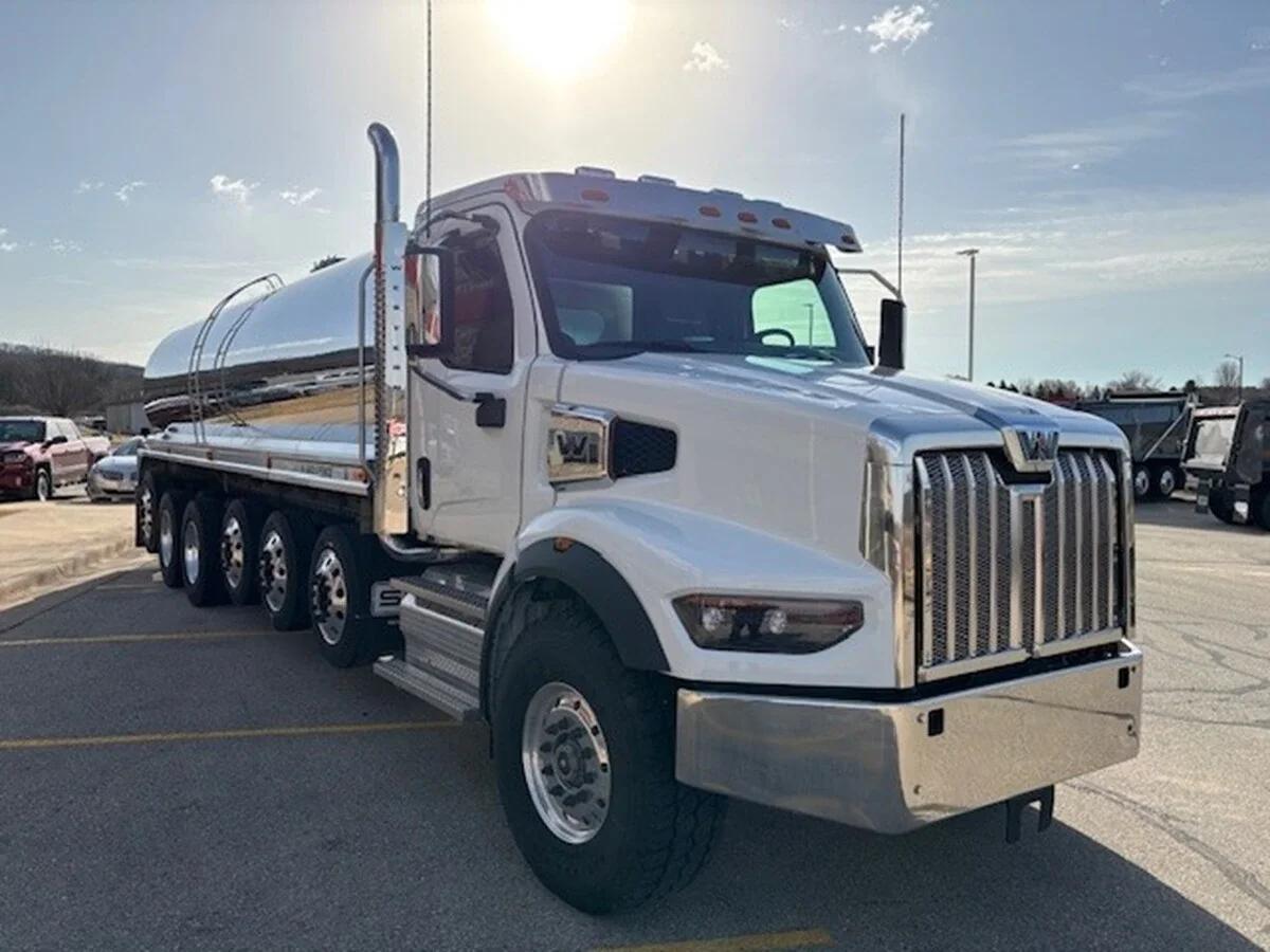 2025 Western Star 49X in La Crosse, WI — photo 3