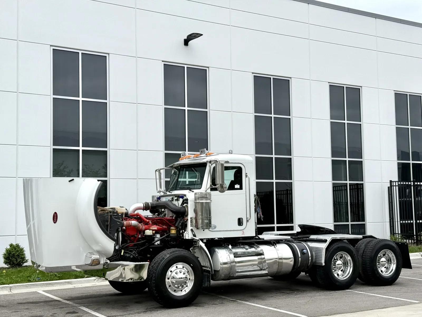 2015 Peterbilt 367 in New Lenox, IL — photo 10