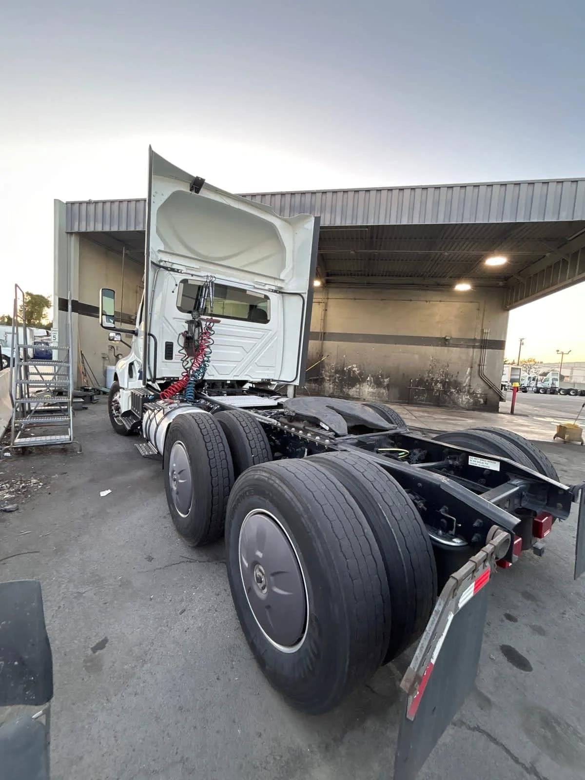 2020 International LT in Pomona, CA — photo 6