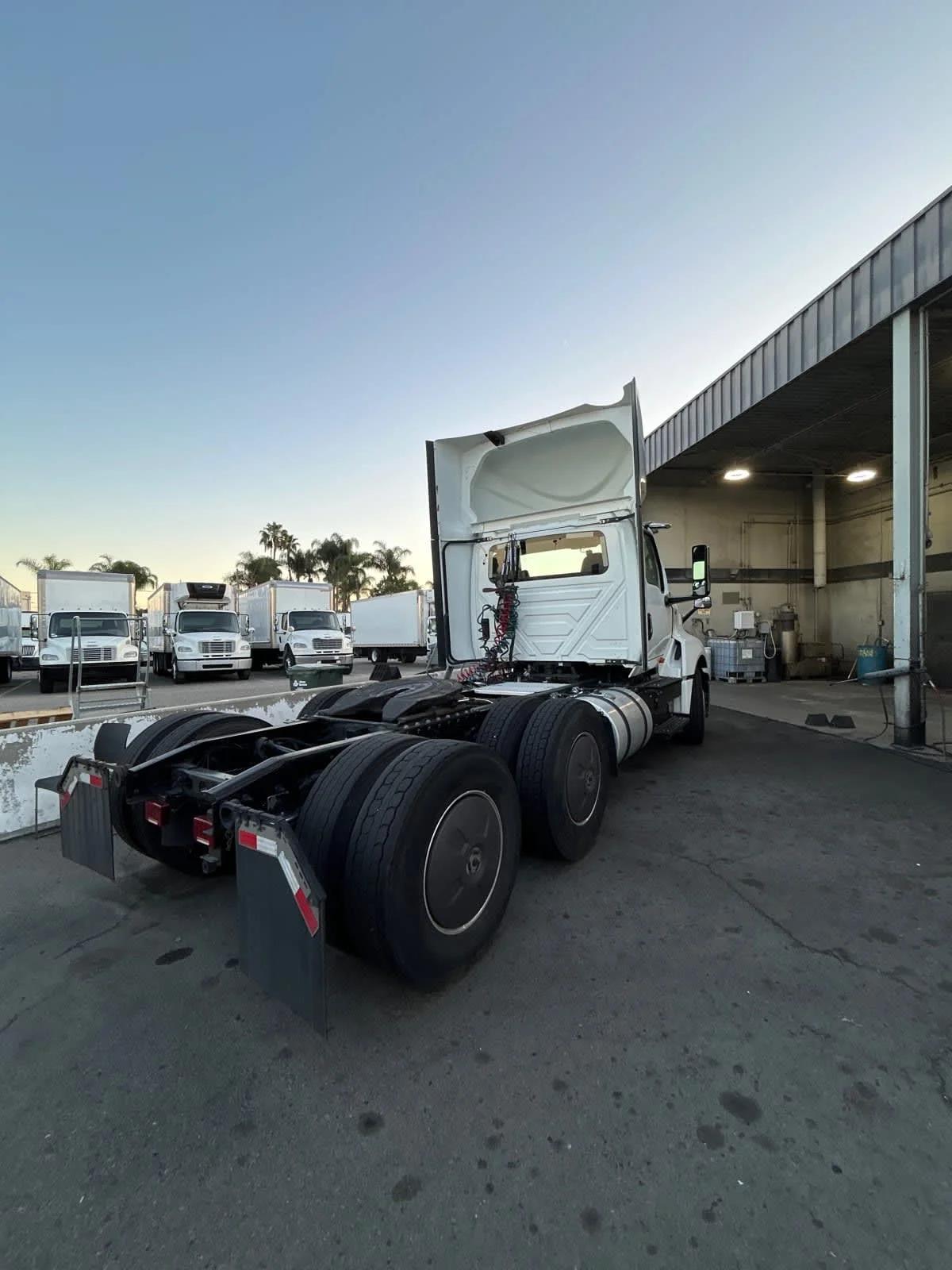 2020 International LT in Pomona, CA — photo 4