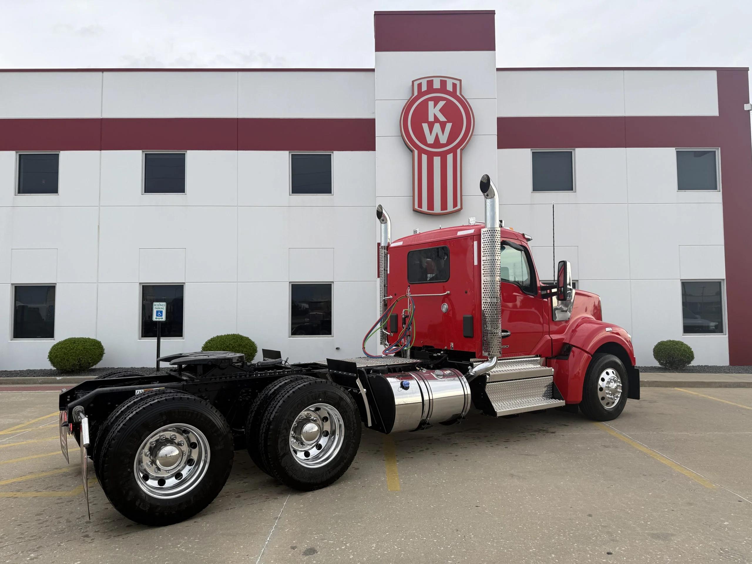 2027 Kenworth W990 in Troy, IL — photo 5