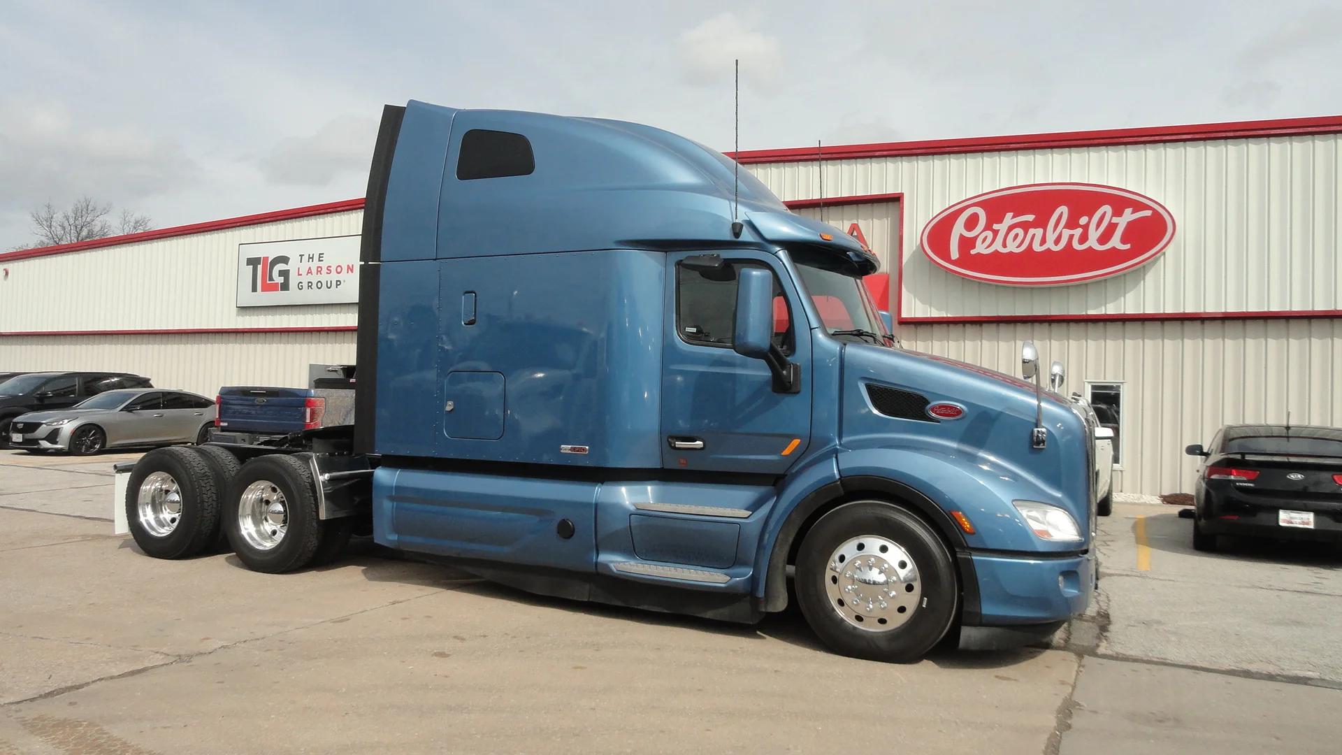 2022 Peterbilt 579 in O'Fallon, MO — photo 2