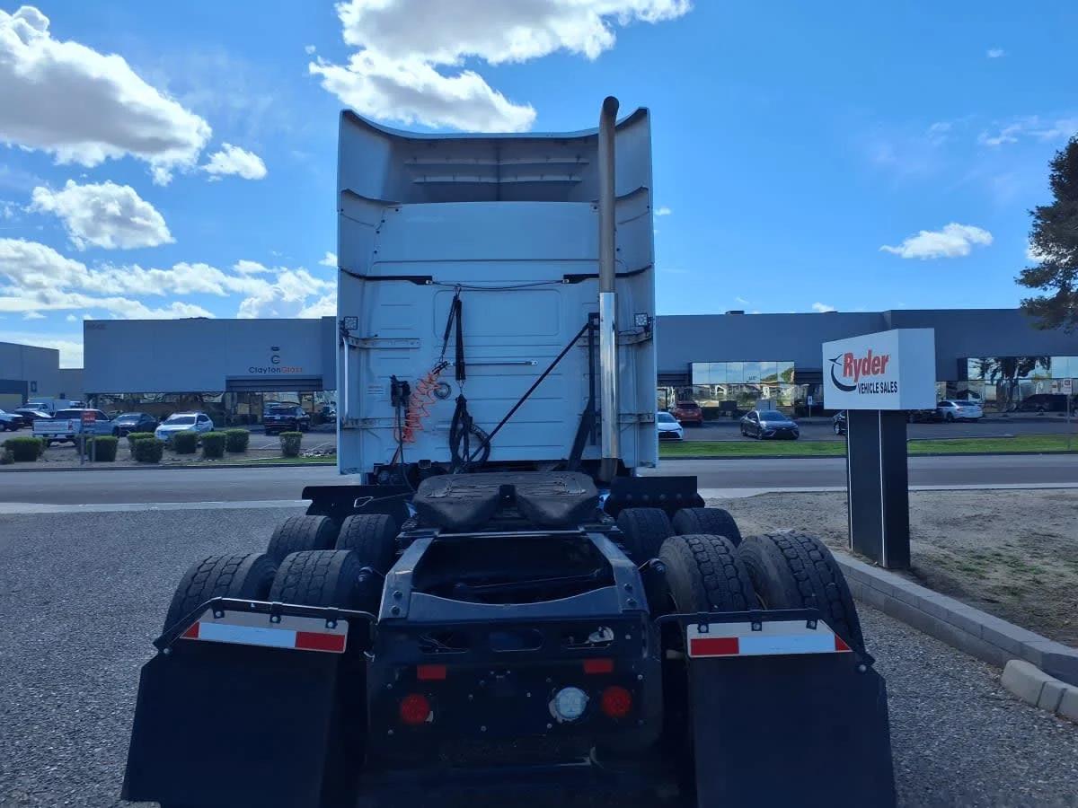 2020 Volvo VNR 640 in Phoenix, AZ — photo 5