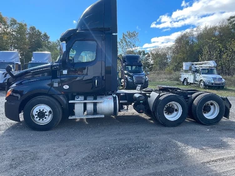 2019 Freightliner Cascadia in Battle Creek, MI — photo 4