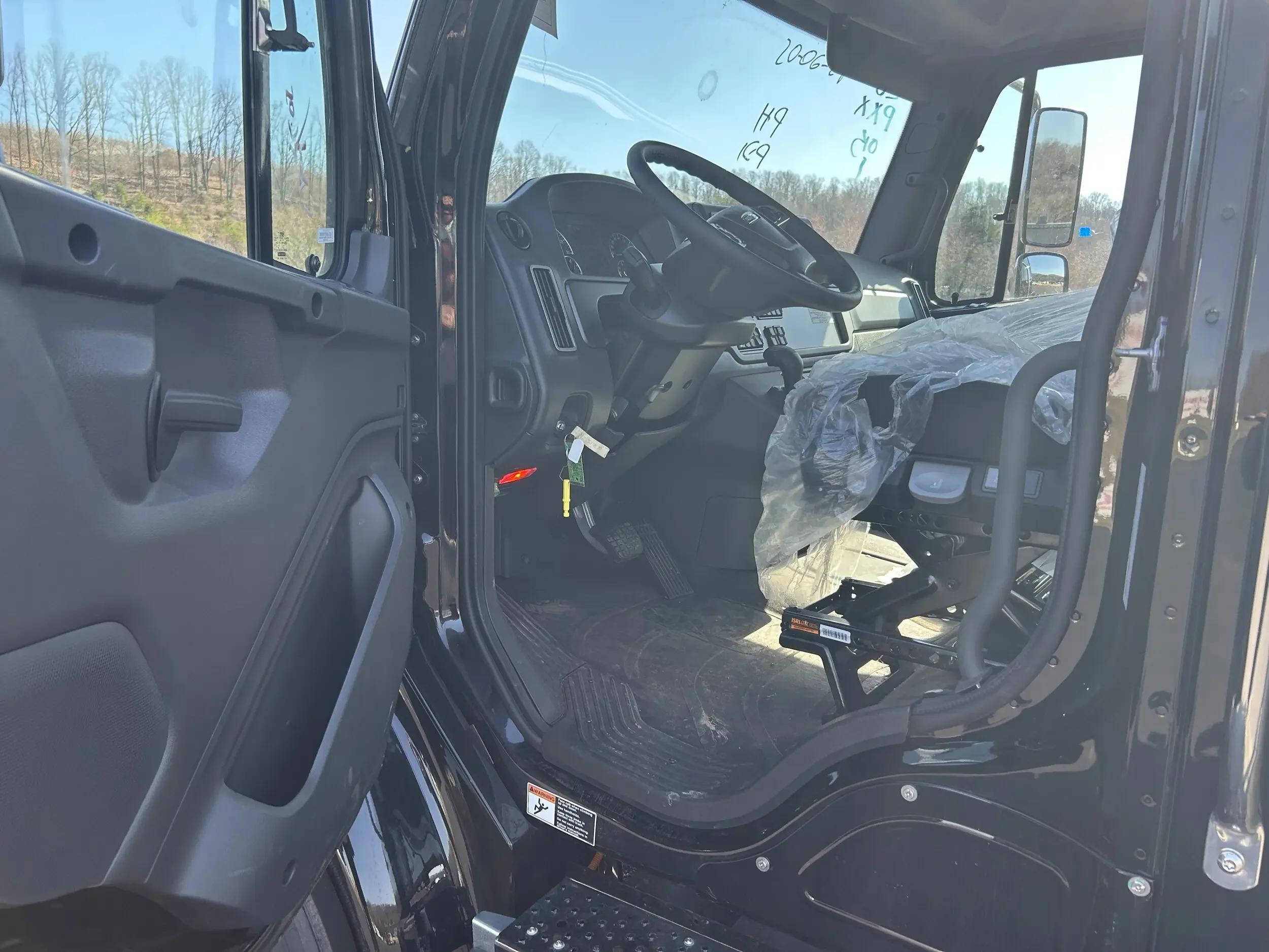 2025 Freightliner M2 106 in Knoxville, TN — photo 7