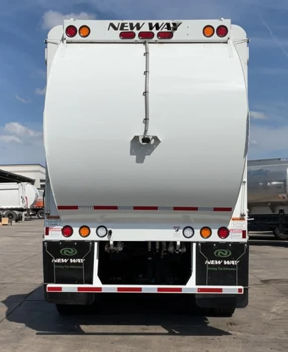 2025 Peterbilt 520 — photo 6