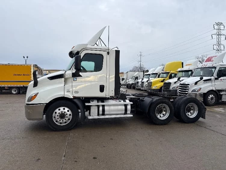 2020 Freightliner Cascadia in Allen Park, MI — photo 4