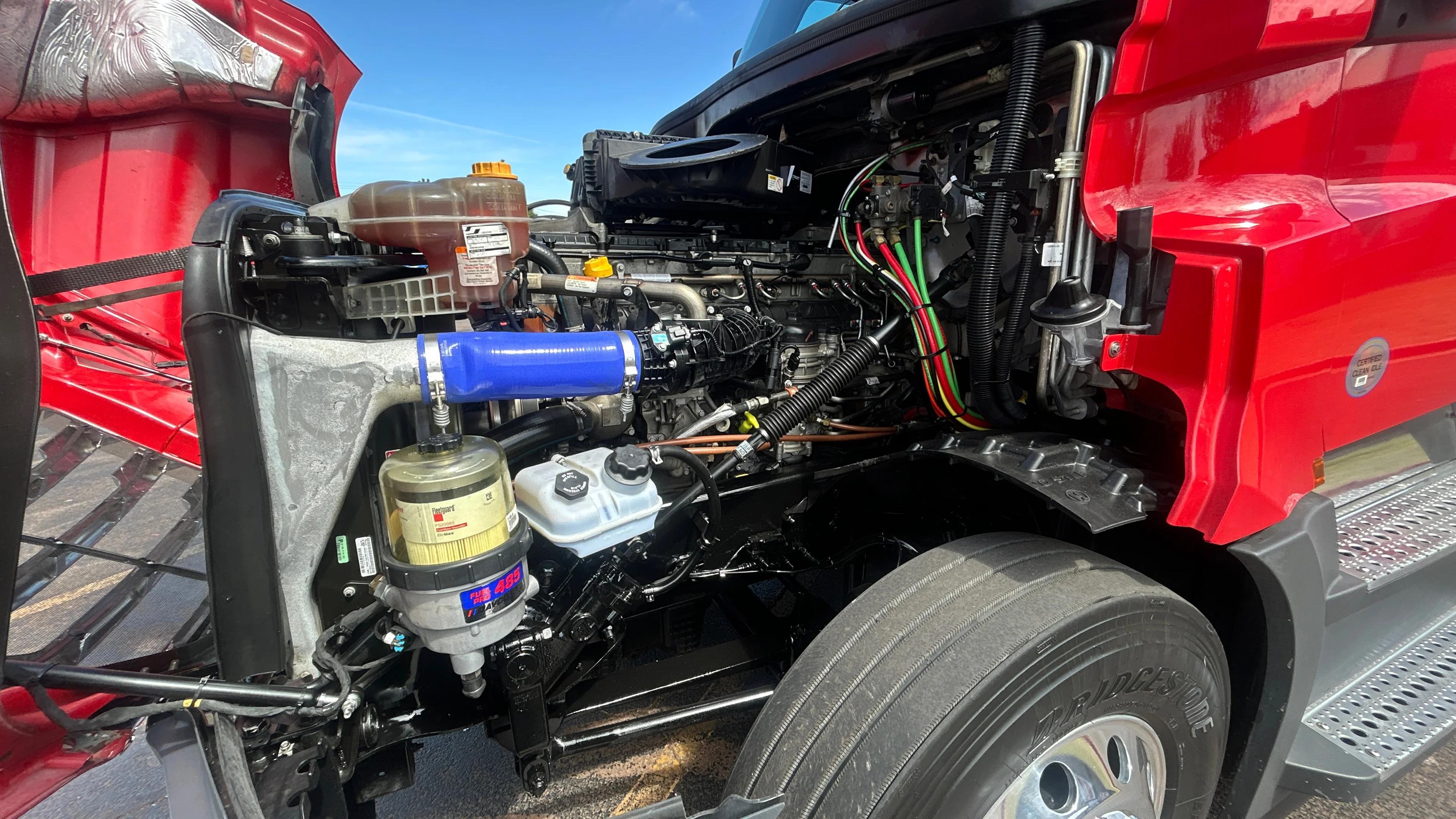 2023 Freightliner Cascadia in Kansas City, MO — photo 13